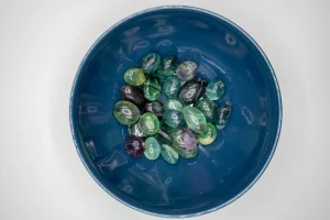 Poleret Regnbue Fluorit Lommesten - SoulCandy.dk