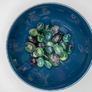 Poleret Regnbue Fluorit Lommesten - SoulCandy.dk