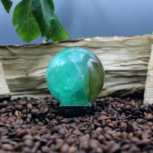 Grøn Fluorit Kugle - Nr 1. 440g ~ 7cm / 7cm / 7cm