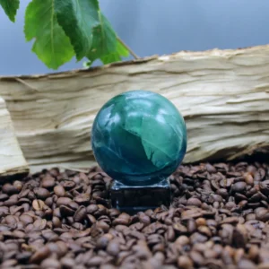 Grøn Fluorit Kugle - Nr 2. 330g ~ 6cm / 6cm / 6cm